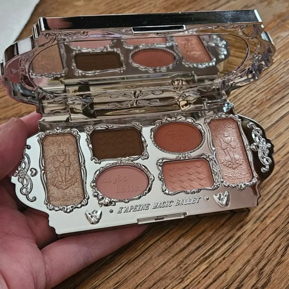 Asian Beauty K'Apeine Swan Ballet Series Eyeshadow Palette